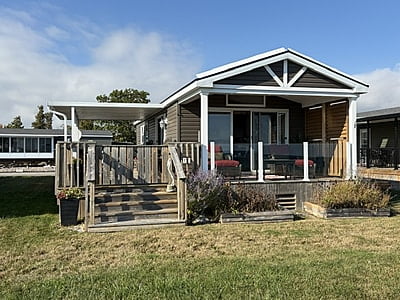 NEW LISTING!!! SITE #1039-WATERFRONT-2016 NORTHLANDER ESCAPE-14'x42'-2 BED NEW LISTING!!! SITE #1039-WATERFRONT-2016 NORTHLANDER ESCAPE-14'x42'-2 BED