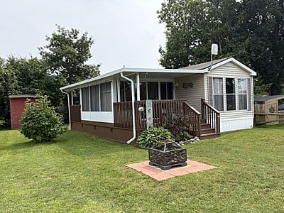 SITE #122- 2007 NORTHLANDER ESCAPE-2 BED-MAIN PARK, 12'x34' SITE #122- 2007 NORTHLANDER ESCAPE-2 BED-MAIN PARK, 12'x34'