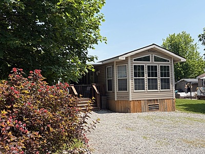 NEW LISTING!! SITE #492-2009-Northlander Cottager-Limestone South-2 bed, 39'X14' NEW LISTING!! SITE #492-2009-Northlander Cottager-Limestone South-2 bed, 39'X14'