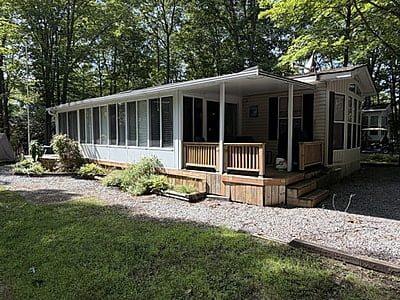 NEW LISTING-SITE #206-2005 NORTHLANDER COTTAGER CLASSIC-14'x39'-2 BED NEW LISTING-SITE #206-2005 NORTHLANDER COTTAGER CLASSIC-14'x39'-2 BED