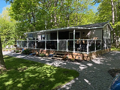Site #221- 2007 Northlander Escape- 2 bed-FEES PAID TILL AUGUST 31ST!!!Main Park Site #221- 2007 Northlander Escape- 2 bed-FEES PAID TILL AUGUST 31ST!!!Main Park